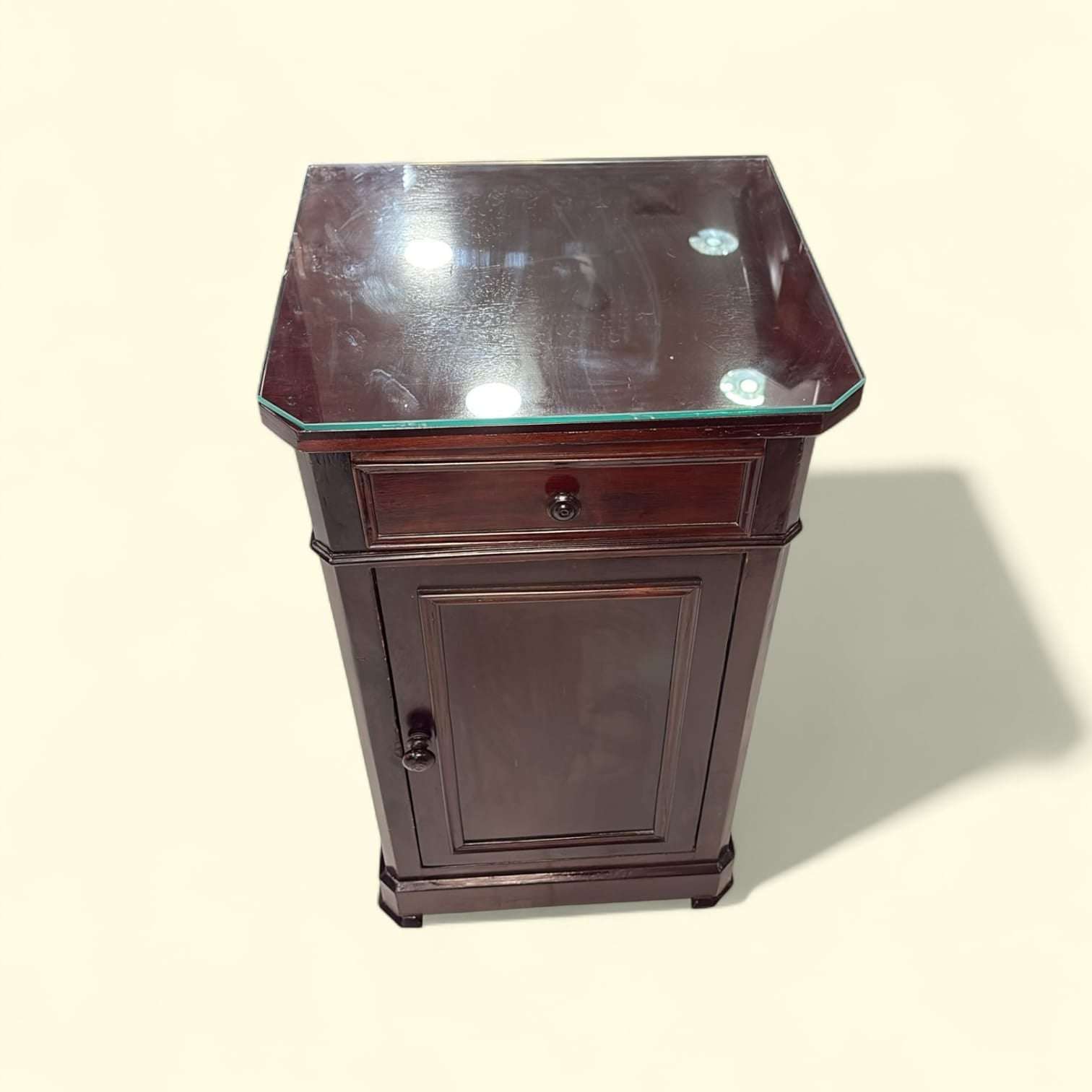 Mesa de noche de caoba con tapa de cristal antigua única - Cositas Antiguas – La Guadaña, Anticuarios Online en Jerez , vender antigüedades, muebles antiguos