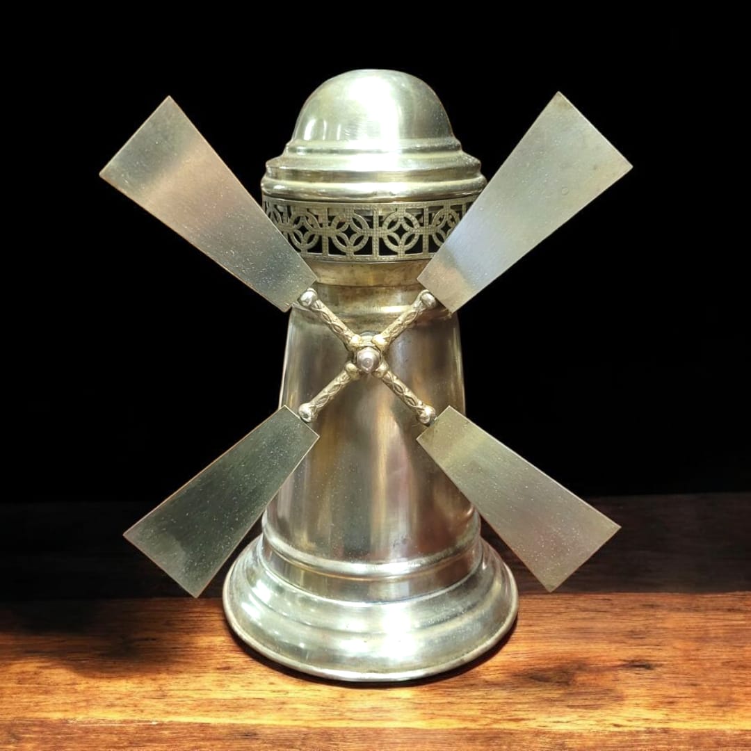 Tarro de metal dorado con forma de molino de viento - Cositas Antiguas – La Guadaña, Anticuarios Online en Jerez , vender antigüedades, muebles antiguos