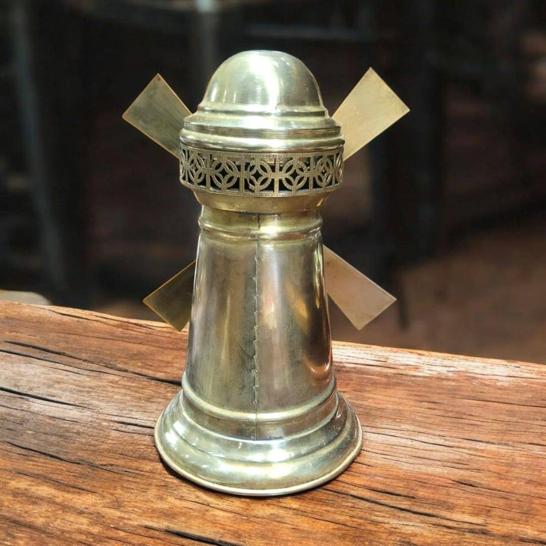Tarro de metal dorado con forma de molino de viento - Cositas Antiguas – La Guadaña, Anticuarios Online en Jerez , vender antigüedades, muebles antiguos