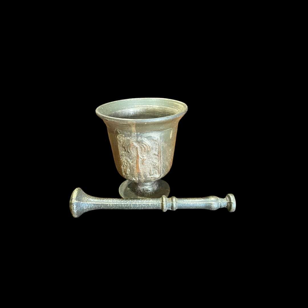 Mortero de bronce antiguo | Exclusivo y único - Cositas Antiguas – La Guadaña, Anticuarios Online en Jerez , vender antigüedades, muebles antiguos