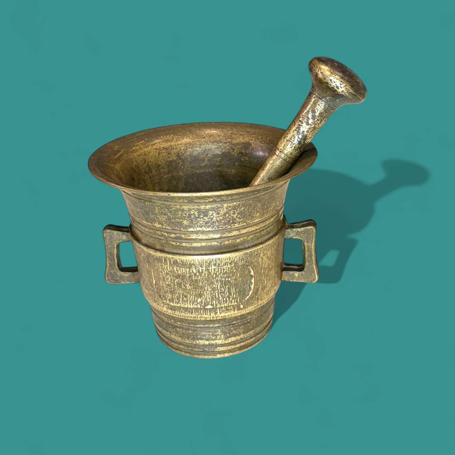 Mortero antiguo de bronce con maja original y único - Cositas Antiguas – La Guadaña, Anticuarios Online en Jerez , vender antigüedades, muebles antiguos