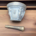 Mortero antiguo de bronce con relieves y maja única - Cositas Antiguas – La Guadaña, Anticuarios Online en Jerez , vender antigüedades, muebles antiguos