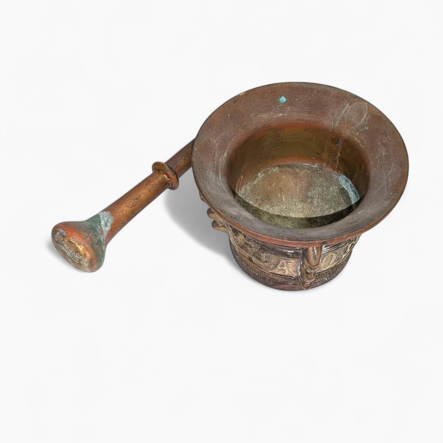 Mortero Costilla Siglo XVII - Bronce Dorado - Cositas Antiguas – La Guadaña, Anticuarios Online en Jerez , vender antigüedades, muebles antiguos