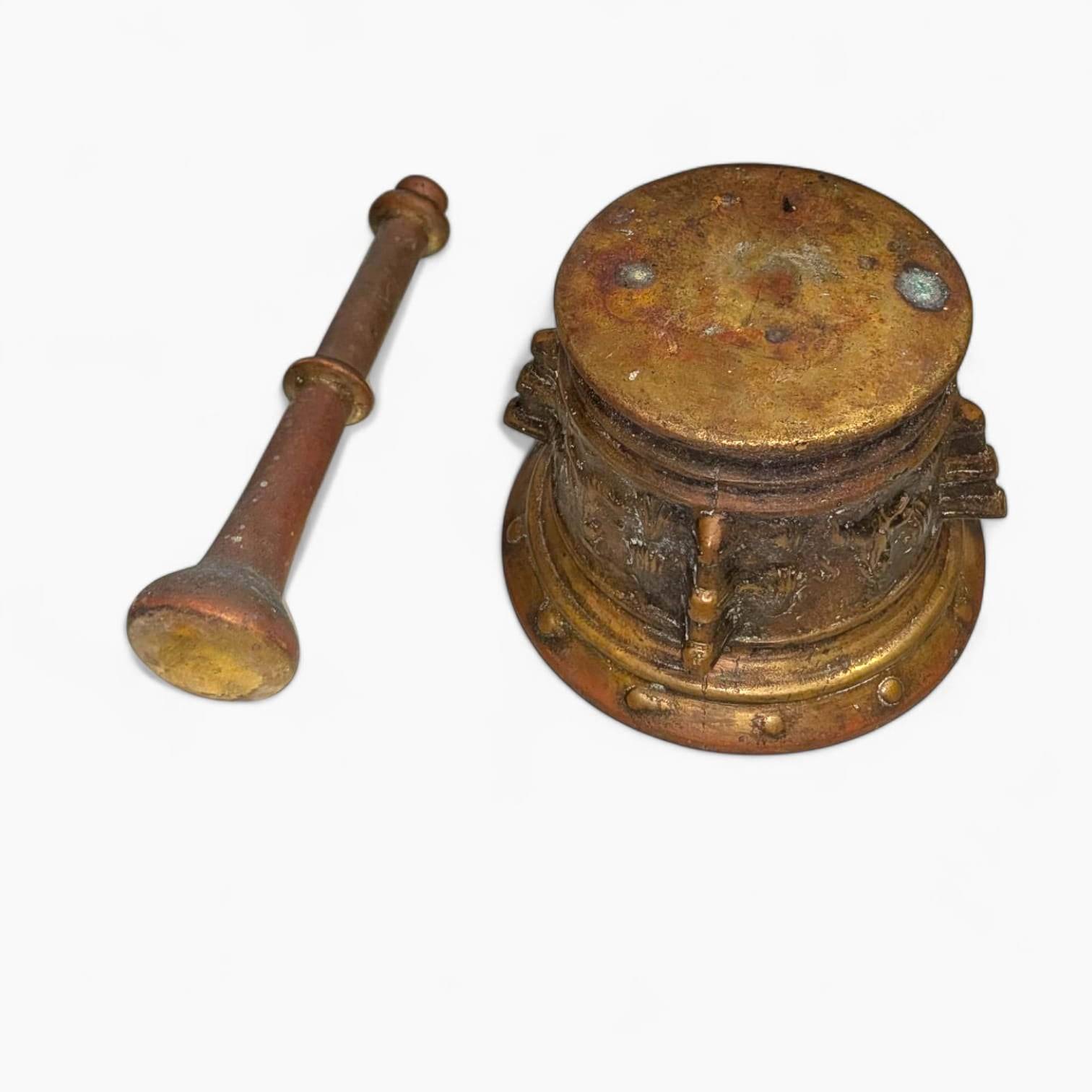 Mortero Costilla Siglo XVII - Bronce Dorado - Cositas Antiguas – La Guadaña, Anticuarios Online en Jerez , vender antigüedades, muebles antiguos
