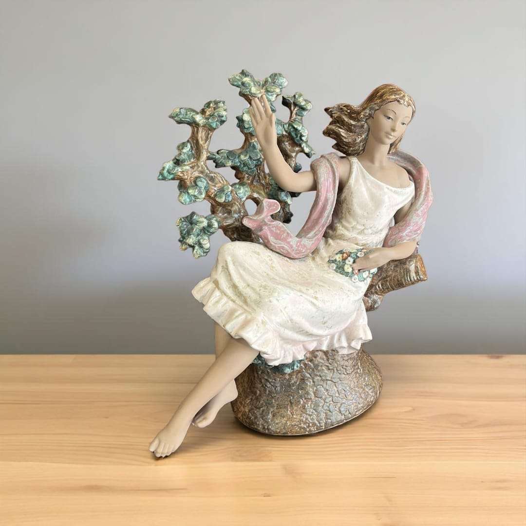 Lladró Day Dream, escultura de porcelana artística única - Cositas Antiguas – La Guadaña, Anticuarios Online en Jerez , vender antigüedades, muebles antiguos
