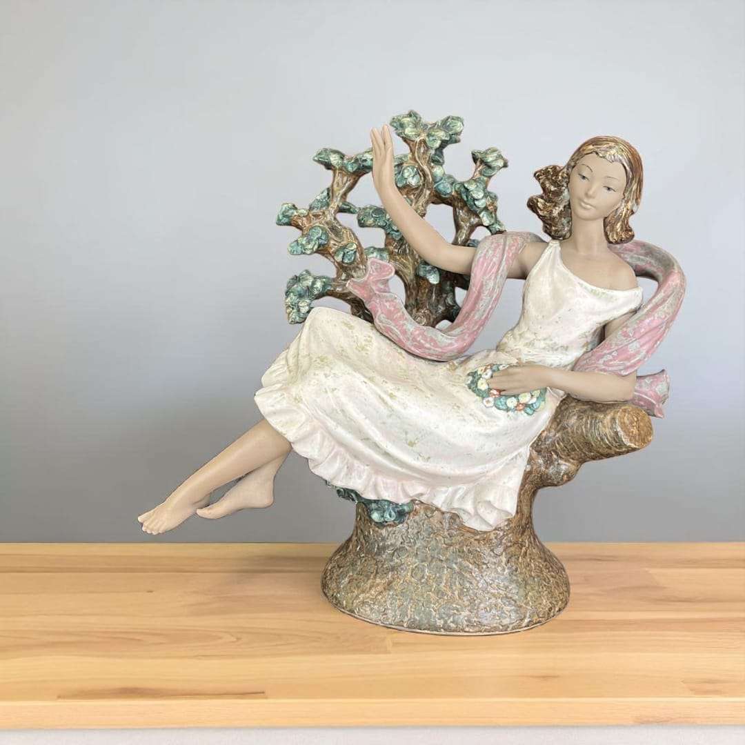 Lladró Day Dream, escultura de porcelana artística única - Cositas Antiguas – La Guadaña, Anticuarios Online en Jerez , vender antigüedades, muebles antiguos