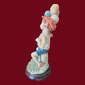 Figura niño con globos estilo Capodimonte sobre peana - Cositas Antiguas – La Guadaña, Anticuarios Online en Jerez , vender antigüedades, muebles antiguos