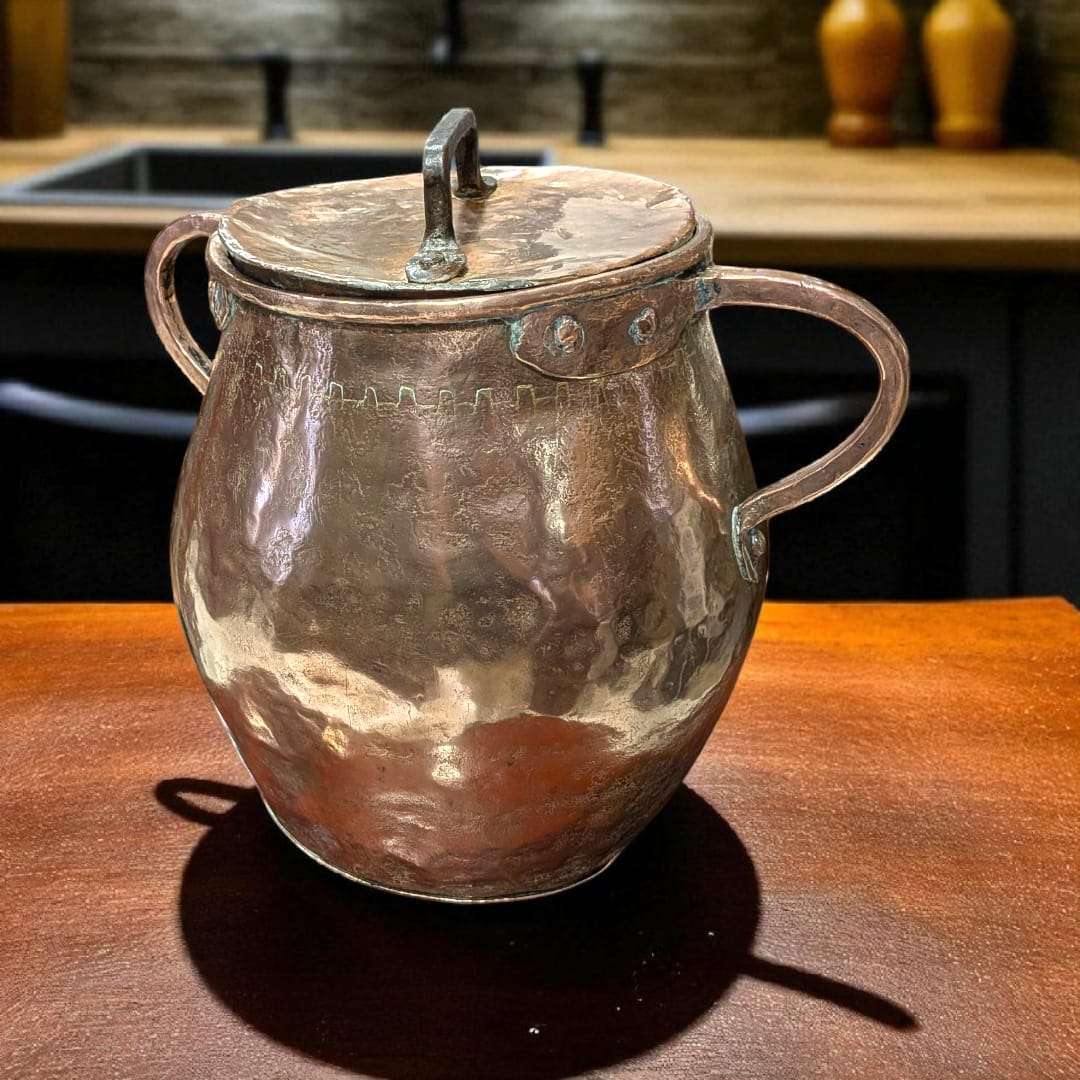 Olla de cobre antigua martilleada con tapa y asas - Cositas Antiguas – La Guadaña, Anticuarios Online en Jerez , vender antigüedades, muebles antiguos
