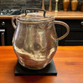 Olla de cobre antigua martilleada con tapa y asas - Cositas Antiguas – La Guadaña, Anticuarios Online en Jerez , vender antigüedades, muebles antiguos