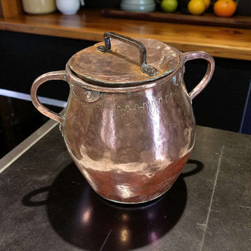 Olla de cobre antigua martilleada con tapa y asas - Cositas Antiguas – La Guadaña, Anticuarios Online en Jerez , vender antigüedades, muebles antiguos