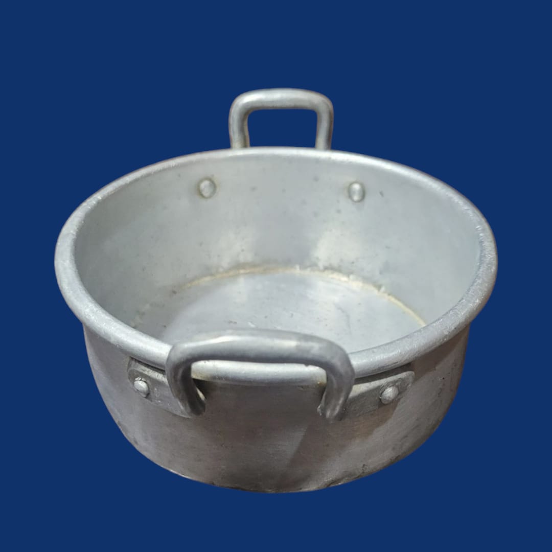 Cazuela de aluminio con asas laterales resistentes - Cositas Antiguas – La Guadaña, Anticuarios Online en Jerez , vender antigüedades, muebles antiguos