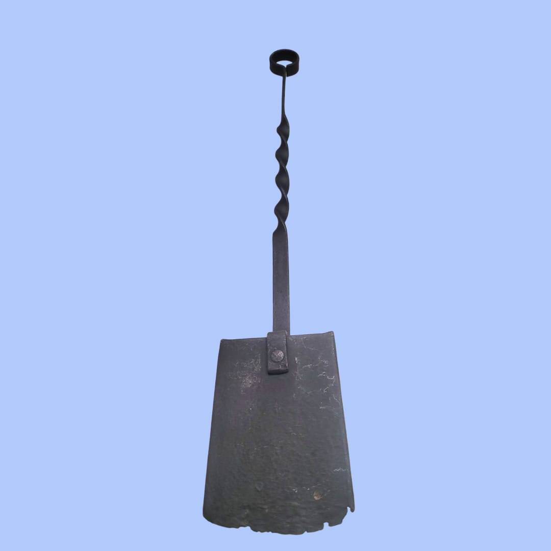 Pala de chimenea de forja artesanal con acabado rústico - Cositas Antiguas – La Guadaña, Anticuarios Online en Jerez , vender antigüedades, muebles antiguos