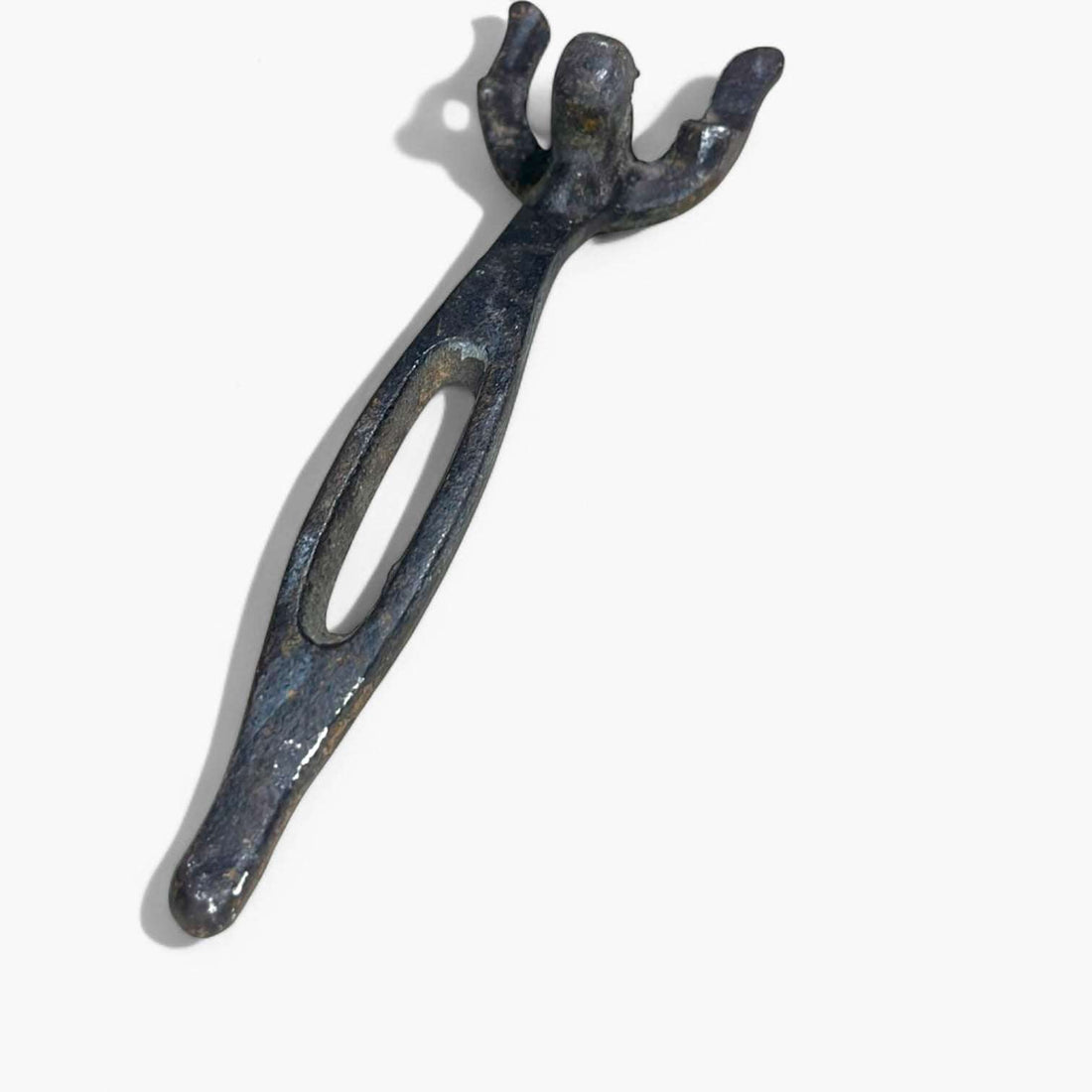 Agarradera antigua para ollas y sartenes de hierro forjado - Cositas Antiguas – La Guadaña, Anticuarios Online en Jerez , vender antigüedades, muebles antiguos