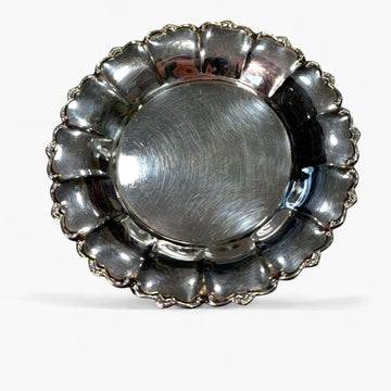 Panera de metal plateado – elegancia y estilo clásico - Cositas Antiguas – La Guadaña, Anticuarios Online en Jerez , vender antigüedades, muebles antiguos