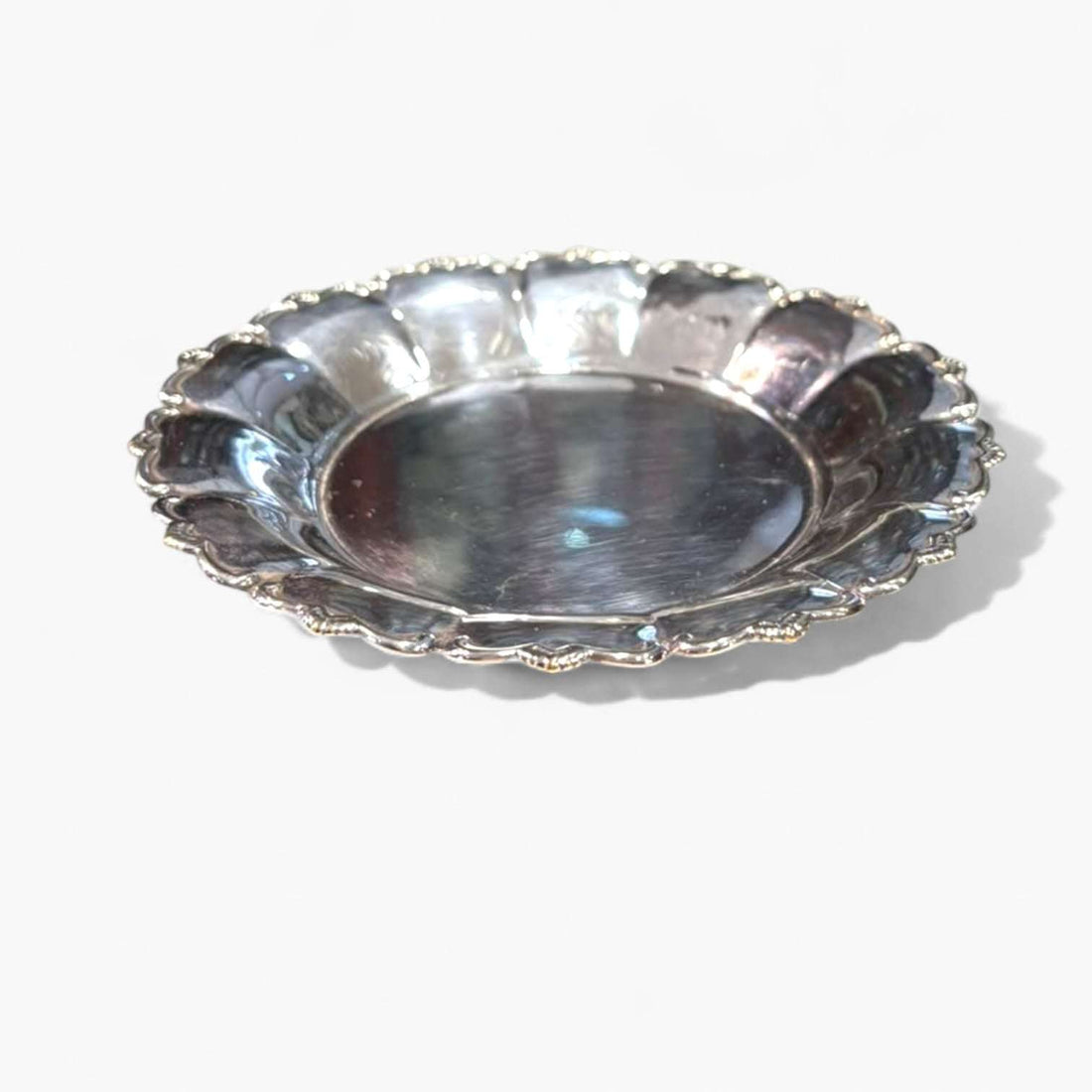 Panera de metal plateado – elegancia y estilo clásico - Cositas Antiguas – La Guadaña, Anticuarios Online en Jerez , vender antigüedades, muebles antiguos
