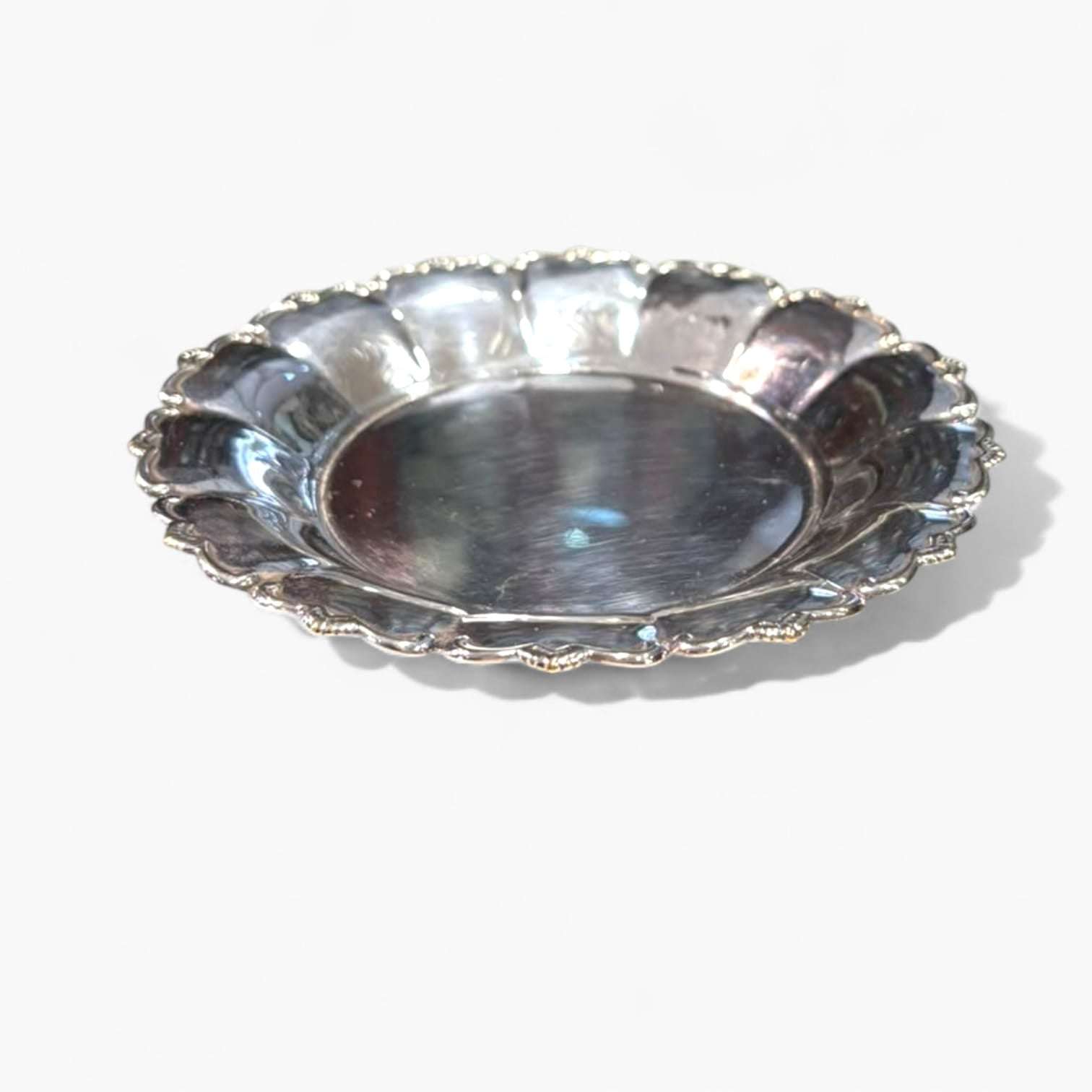 Panera de metal plateado – elegancia y estilo clásico - Cositas Antiguas – La Guadaña, Anticuarios Online en Jerez , vender antigüedades, muebles antiguos