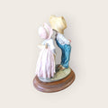 Figura beso tímido de resina sobre base de madera - Cositas Antiguas – La Guadaña, Anticuarios Online en Jerez , vender antigüedades, muebles antiguos