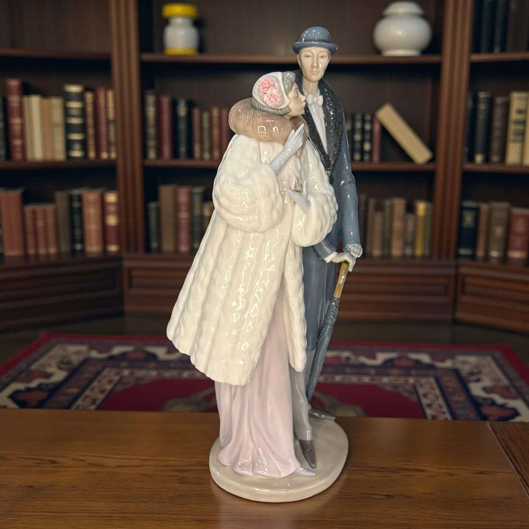 Pareja Lladró en porcelana fina | Elegancia, arte - Cositas Antiguas – La Guadaña, Anticuarios Online en Jerez , vender antigüedades, muebles antiguos