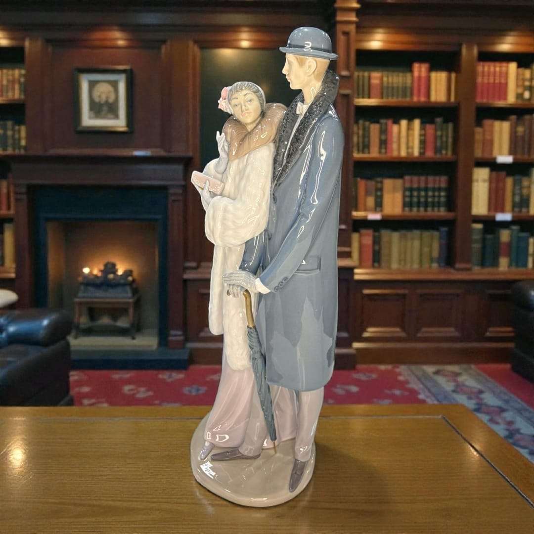 Pareja Lladró en porcelana fina | Elegancia, arte - Cositas Antiguas – La Guadaña, Anticuarios Online en Jerez , vender antigüedades, muebles antiguos