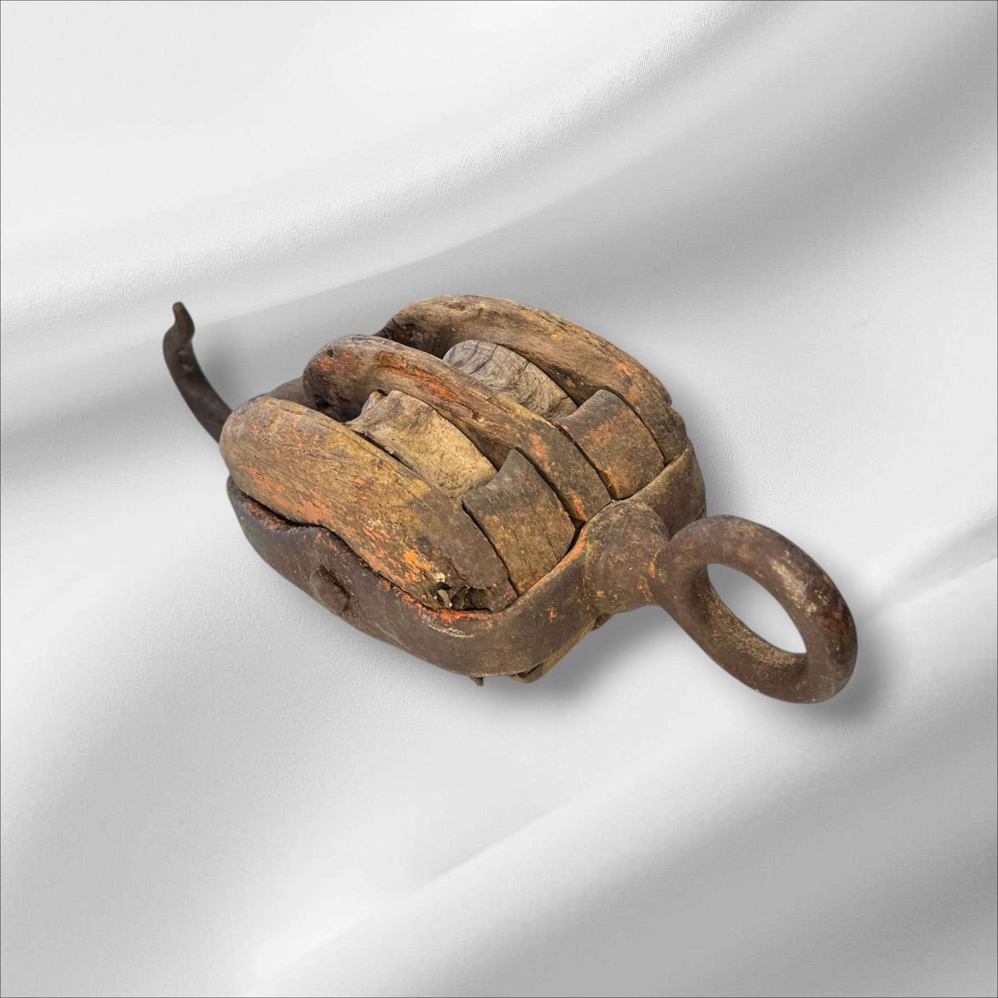 Polea doble antigua de madera y hierro — aparejo náutico - Cositas Antiguas – La Guadaña, Anticuarios Online en Jerez , vender antigüedades, muebles antiguos