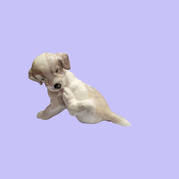 Perro de porcelana sentado con gran detalle - Cositas Antiguas – La Guadaña, Anticuarios Online en Jerez , vender antigüedades, muebles antiguos