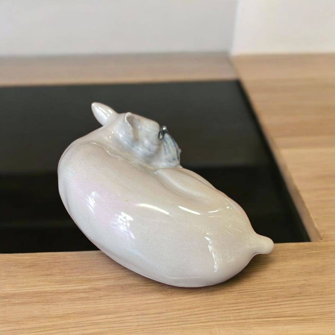Perro de porcelana Leonardo PEYRO – Boxer dormido realista - Cositas Antiguas – La Guadaña, Anticuarios Online en Jerez , vender antigüedades, muebles antiguos