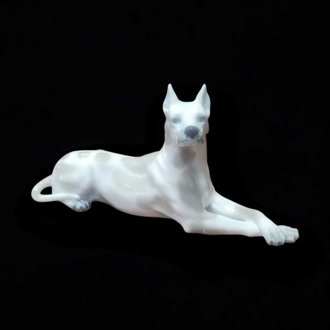 Perro de porcelana Leonardo PEYRO, elegancia en cerámica - Cositas Antiguas – La Guadaña, Anticuarios Online en Jerez , vender antigüedades, muebles antiguos