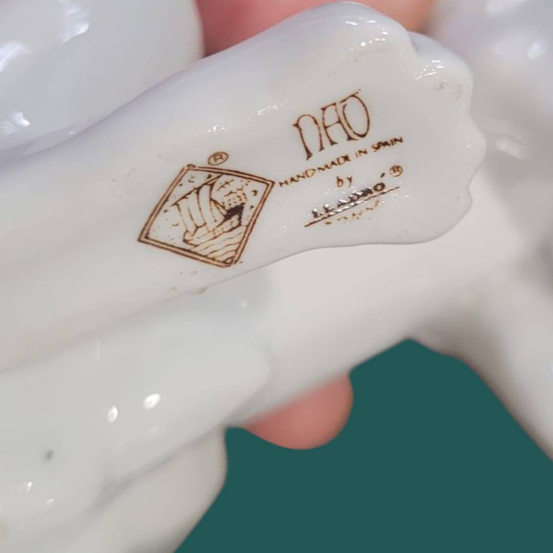 Figura perro NAO Lladró porcelana sentado - Cositas Antiguas – La Guadaña, Anticuarios Online en Jerez , vender antigüedades, muebles antiguos