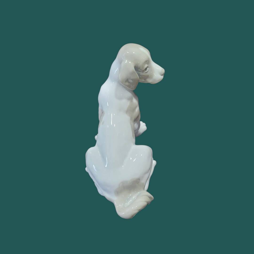Figura perro NAO Lladró porcelana sentado - Cositas Antiguas – La Guadaña, Anticuarios Online en Jerez , vender antigüedades, muebles antiguos