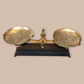 Balanza antigua de hierro con platos de metal única - Cositas Antiguas – La Guadaña, Anticuarios Online en Jerez , vender antigüedades, muebles antiguos