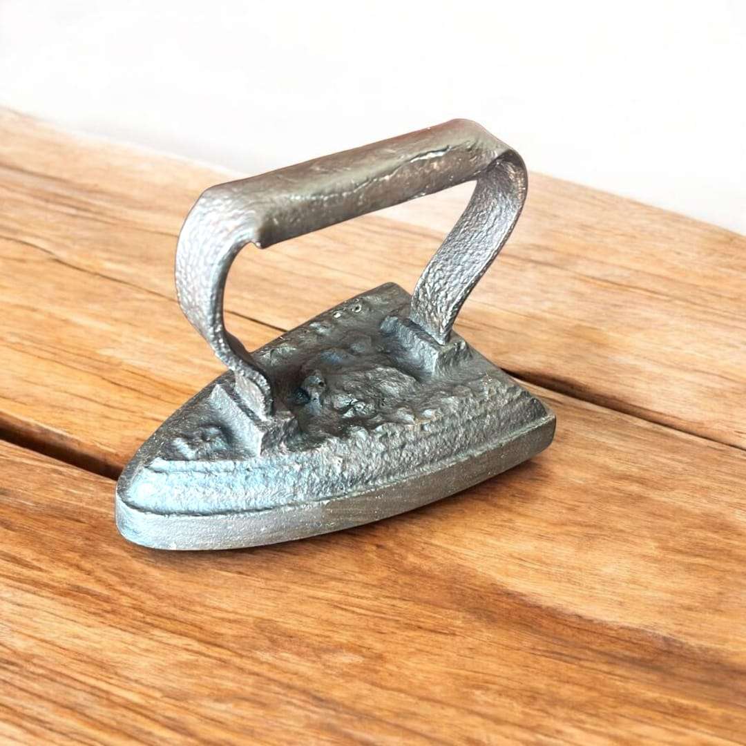 Plancha antigua de hierro fundido | Ideal para decorar - Cositas Antiguas – La Guadaña, Anticuarios Online en Jerez , vender antigüedades, muebles antiguos