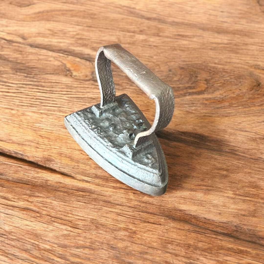 Plancha antigua de hierro fundido | Ideal para decorar - Cositas Antiguas – La Guadaña, Anticuarios Online en Jerez , vender antigüedades, muebles antiguos