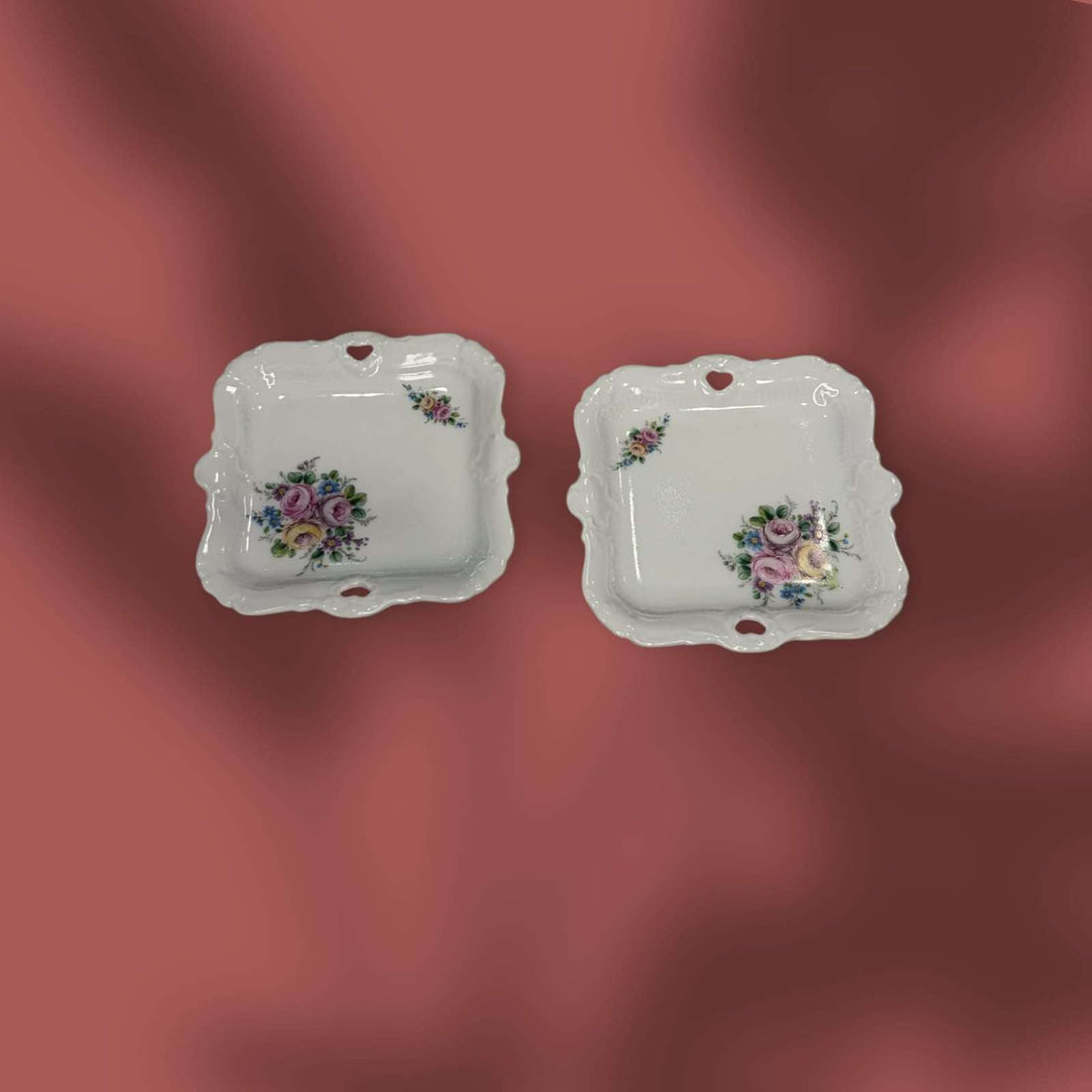Pareja de bandejitas de porcelana Victoria – Elegancia - Cositas Antiguas – La Guadaña, Anticuarios Online en Jerez , vender antigüedades, muebles antiguos