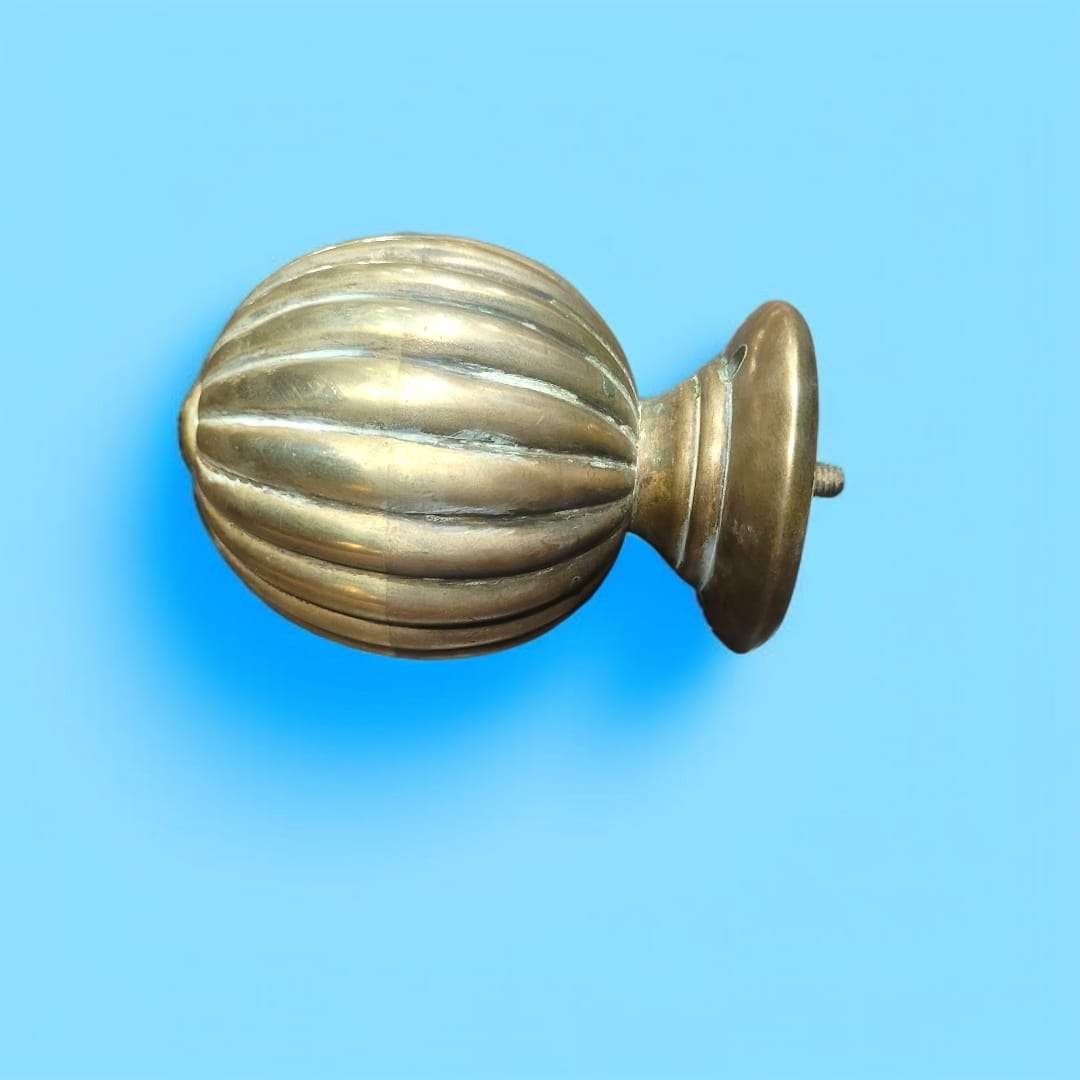 Pomo o remate decorativo de bronce clásico y elegante - Cositas Antiguas – La Guadaña, Anticuarios Online en Jerez , vender antigüedades, muebles antiguos