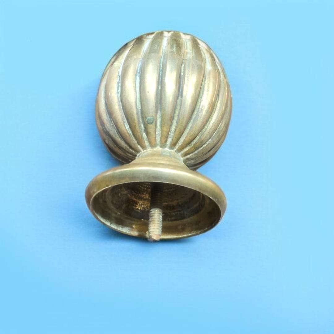 Pomo o remate decorativo de bronce clásico y elegante - Cositas Antiguas – La Guadaña, Anticuarios Online en Jerez , vender antigüedades, muebles antiguos