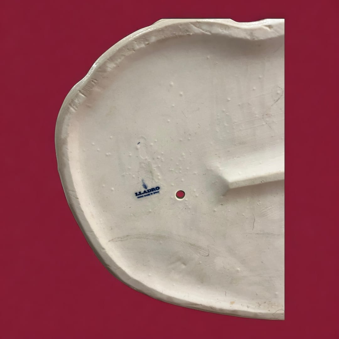 Porcelana Lladró: Monja con Piano y Niños, Arte y Elegancia - Cositas Antiguas – La Guadaña, Anticuarios Online en Jerez , vender antigüedades, muebles antiguos
