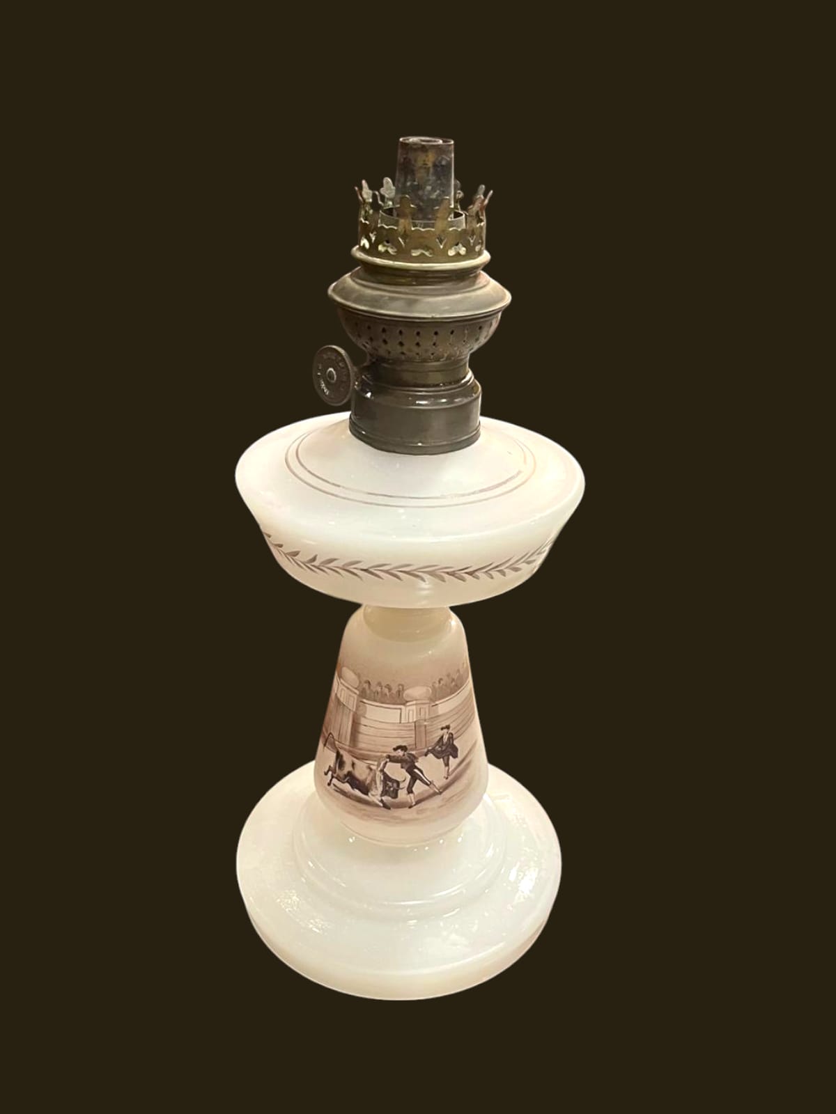 Quinque de Opalina Antiguo Pintado a Mano, Elegancia - Cositas Antiguas – La Guadaña, Anticuarios Online en Jerez , vender antigüedades, muebles antiguos