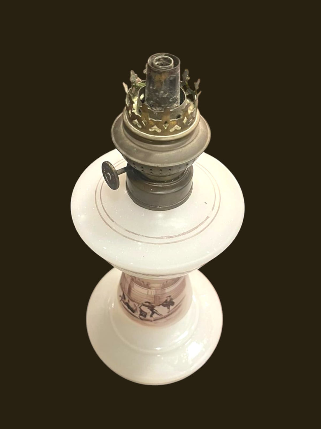 Quinque de Opalina Antiguo Pintado a Mano, Elegancia - Cositas Antiguas – La Guadaña, Anticuarios Online en Jerez , vender antigüedades, muebles antiguos
