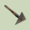 Raspador triangular de pintura antiguo – Pieza única - Cositas Antiguas – La Guadaña, Anticuarios Online en Jerez , vender antigüedades, muebles antiguos