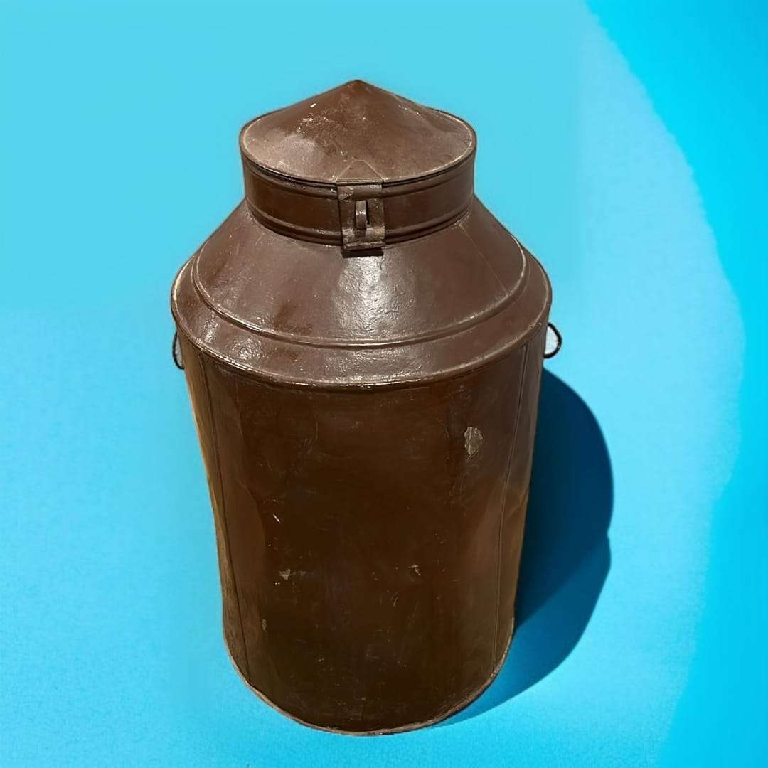 Cantara de chapa antigua – Recipiente coleccionable único - Cositas Antiguas – La Guadaña, Anticuarios Online en Jerez , vender antigüedades, muebles antiguos