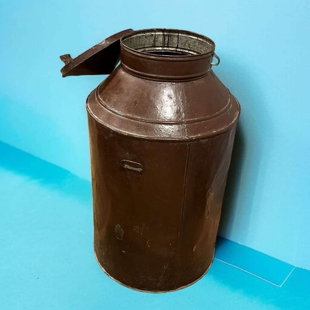 Cantara de chapa antigua – Recipiente coleccionable único - Cositas Antiguas – La Guadaña, Anticuarios Online en Jerez , vender antigüedades, muebles antiguos