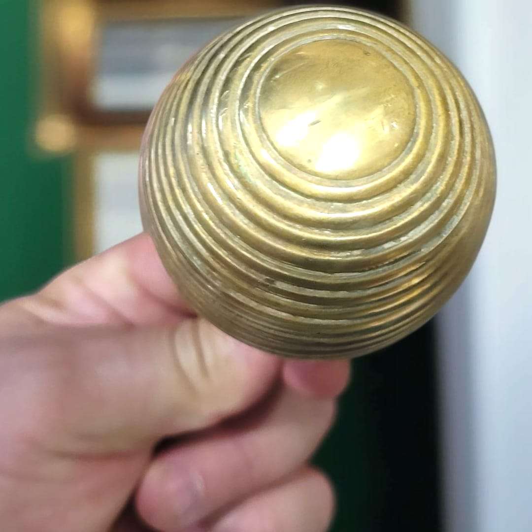Pomo beehive de bronce vintage para puertas o muebles - Cositas Antiguas – La Guadaña, Anticuarios Online en Jerez , vender antigüedades, muebles antiguos