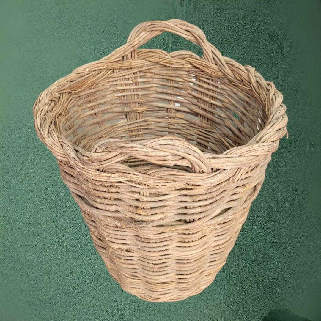 Canasta de Vendimia de Jerez Años 60-70 – ¡Decorativa y Útil! - Cositas Antiguas – La Guadaña, Anticuarios Online en Jerez , vender antigüedades, muebles antiguos