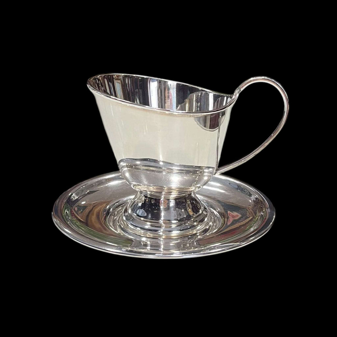 Salsera de metal plateado con diseño clásico y elegante - Cositas Antiguas – La Guadaña, Anticuarios Online en Jerez , vender antigüedades, muebles antiguos