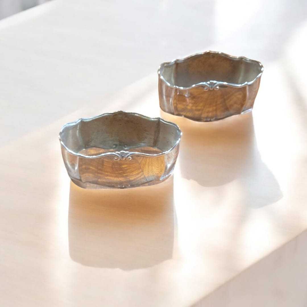 Servilleteros de metal plateado con diseño elegante - Cositas Antiguas – La Guadaña, Anticuarios Online en Jerez , vender antigüedades, muebles antiguos