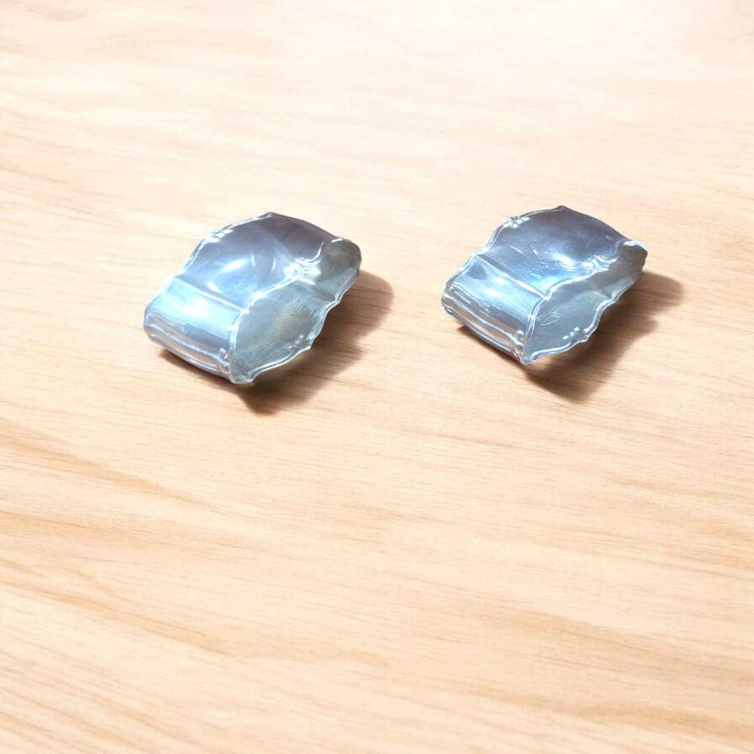 Servilleteros de metal plateado con diseño elegante - Cositas Antiguas – La Guadaña, Anticuarios Online en Jerez , vender antigüedades, muebles antiguos