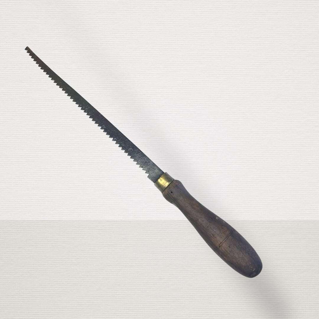 Sierra antigua de mano original para carpintería y colección - Cositas Antiguas – La Guadaña, Anticuarios Online en Jerez , vender antigüedades, muebles antiguos