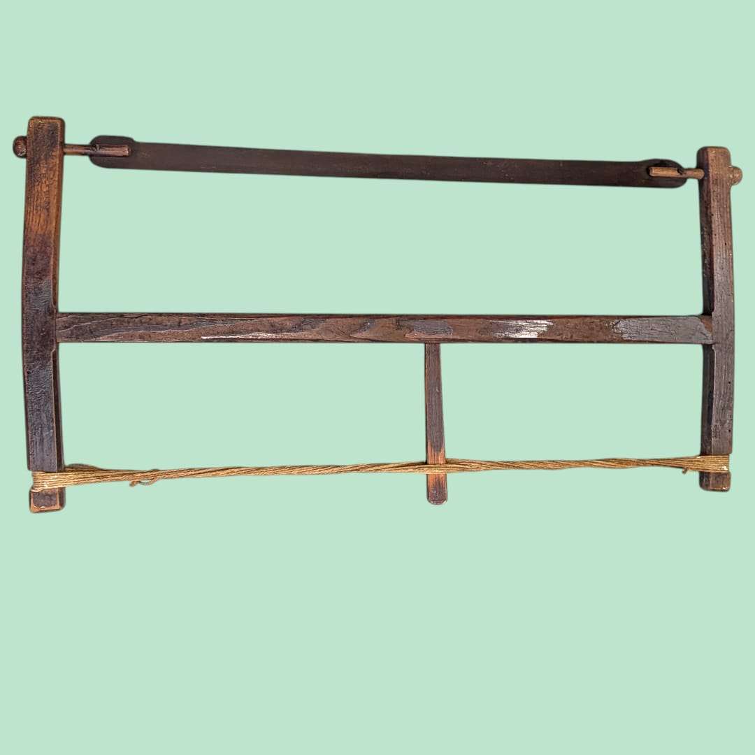 Sierra de arco manual antigua de madera | Herramienta - Cositas Antiguas – La Guadaña, Anticuarios Online en Jerez , vender antigüedades, muebles antiguos