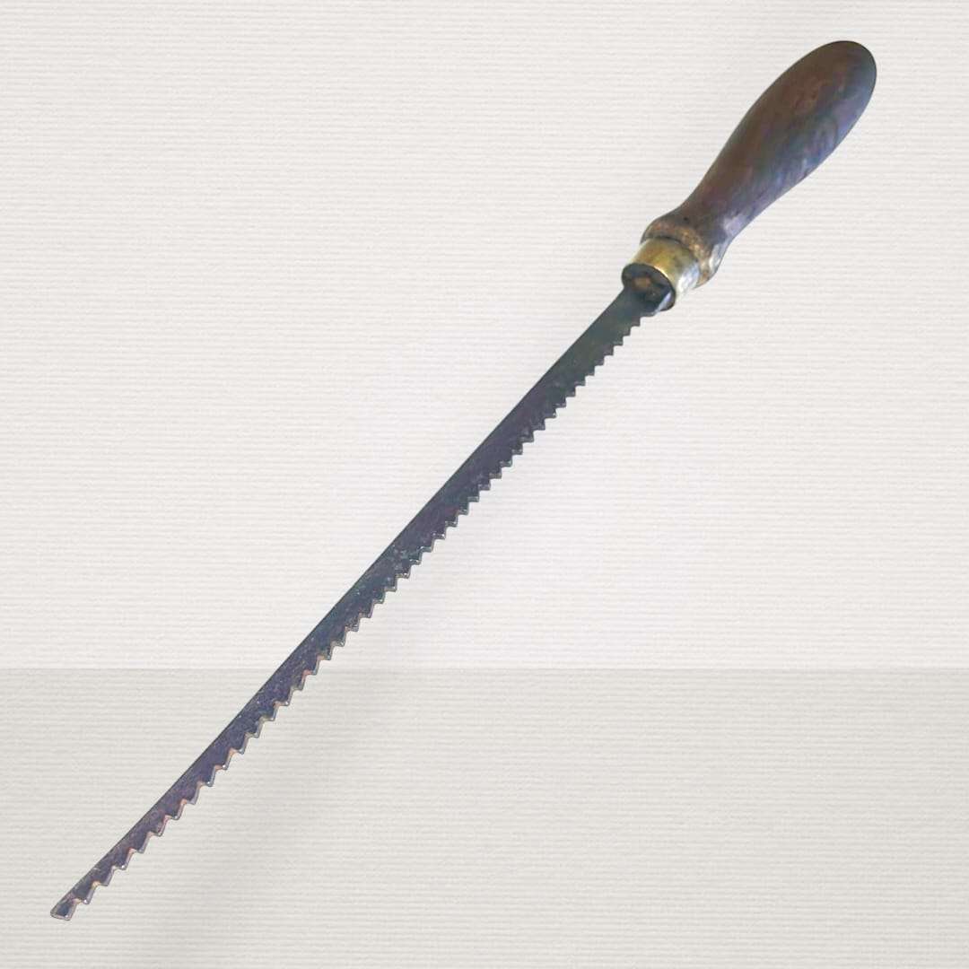 Sierra antigua de mano original para carpintería y colección - Cositas Antiguas – La Guadaña, Anticuarios Online en Jerez , vender antigüedades, muebles antiguos
