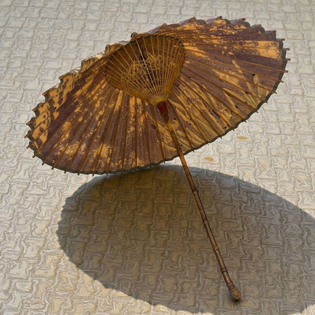 Sombrilla tradicional china antigua | Elegancia y colección - Cositas Antiguas – La Guadaña, Anticuarios Online en Jerez , vender antigüedades, muebles antiguos